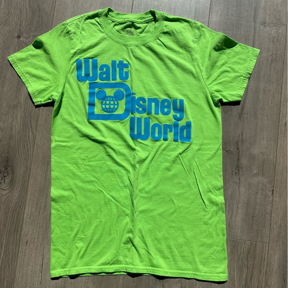 Disney Tops - Walt Disney World T-shirt - size small